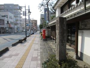 02IMG_1553粕壁宿道標１